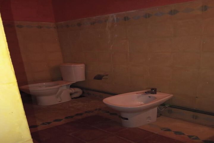 Room 2 of 77
