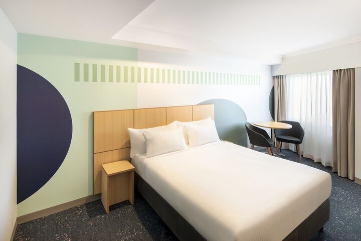 Room 4 of 105