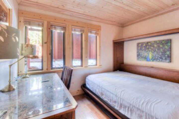 Room 10 of 90
