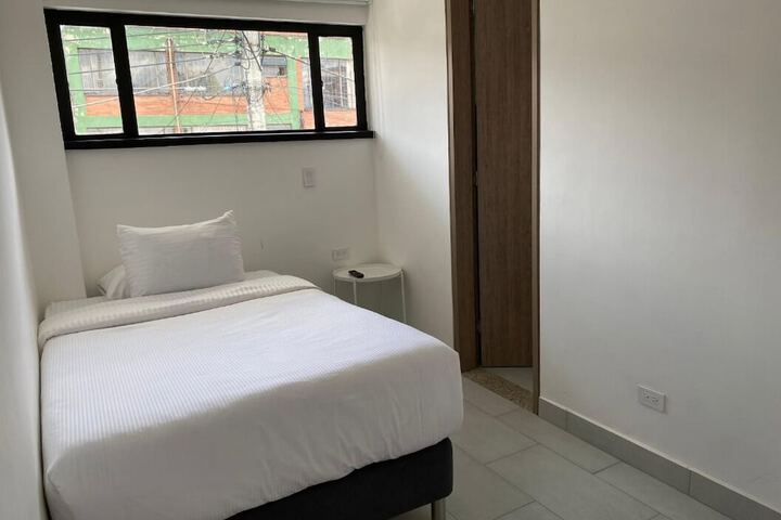 Room 5 of 32