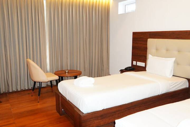 Room 3 of 8