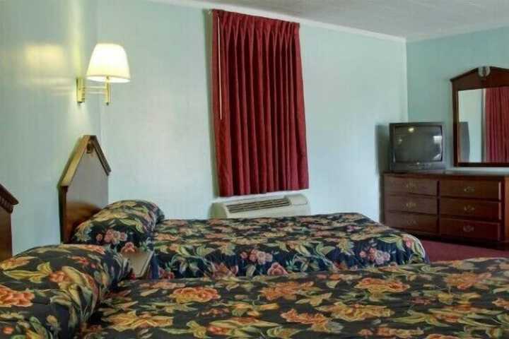 2 Double Beds (8 of 9)