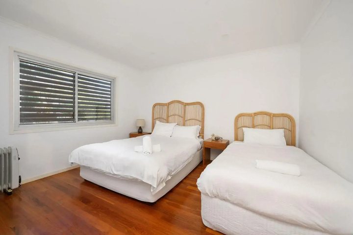 Room 5 of 16