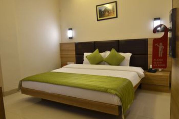 Room 5 of 17