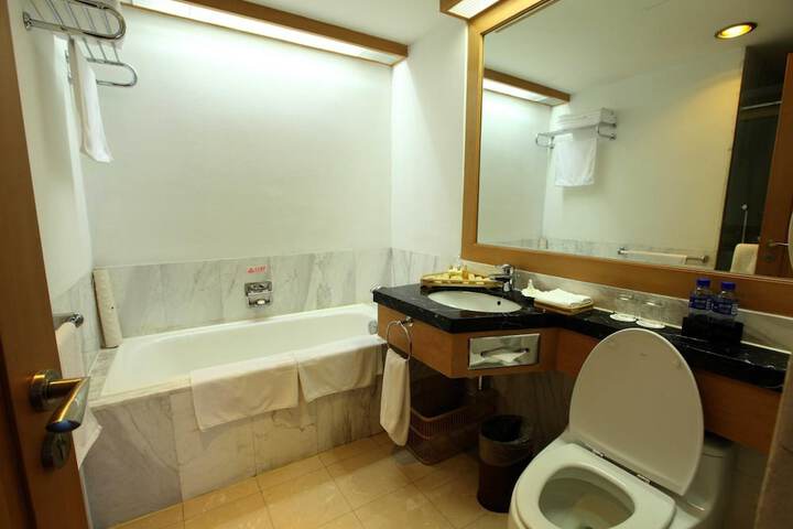 Room 53 of 95