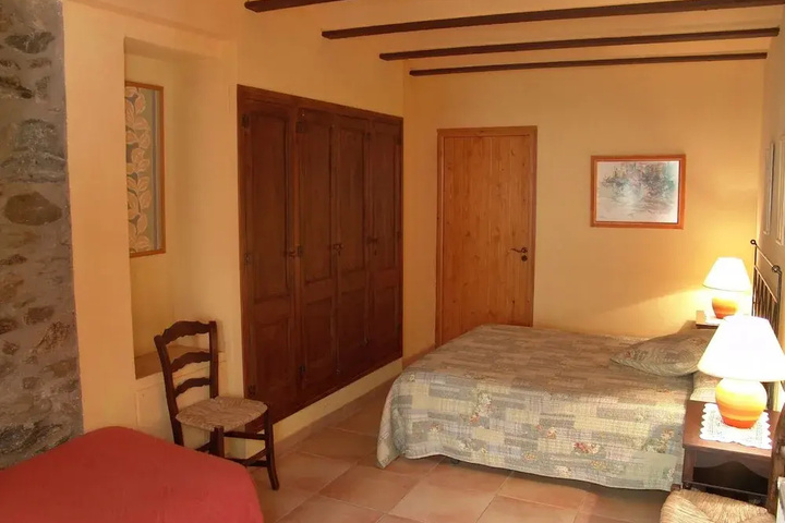 Room 5 of 17