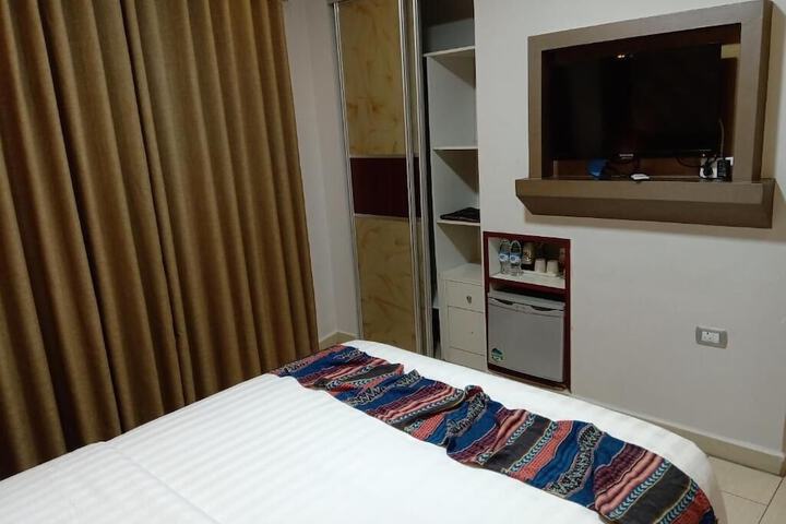 Room 7 of 14