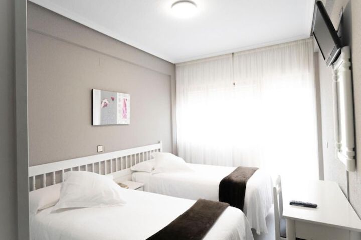 Room 13 of 35
