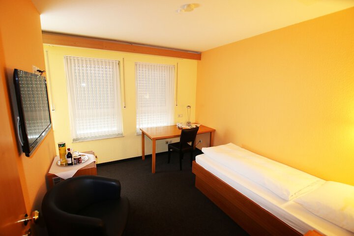 Room 3 of 45