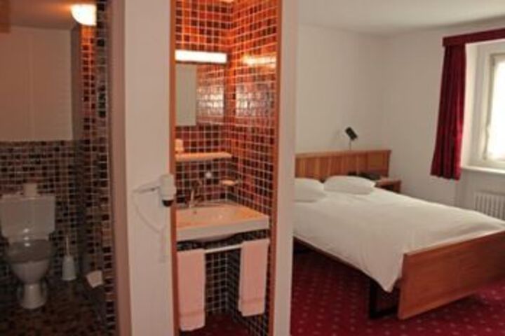 Room 74 of 106