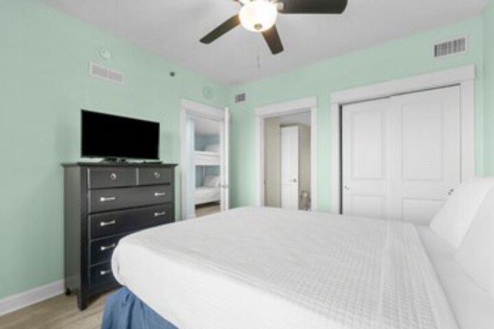 Room 100 of 444