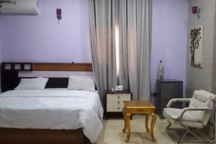 Room 11 of 22