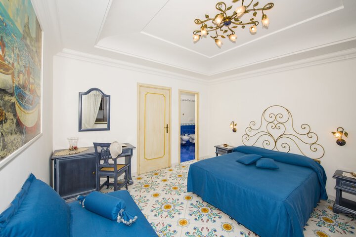 Room 7 of 48