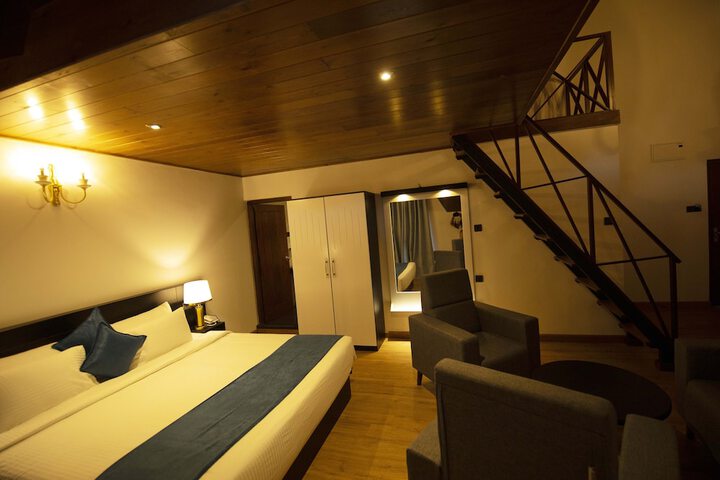 Room 11 of 33