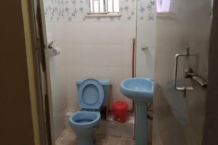 Room 5 of 17