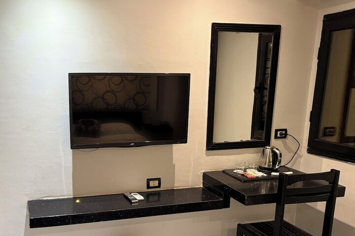 Room 15 of 36