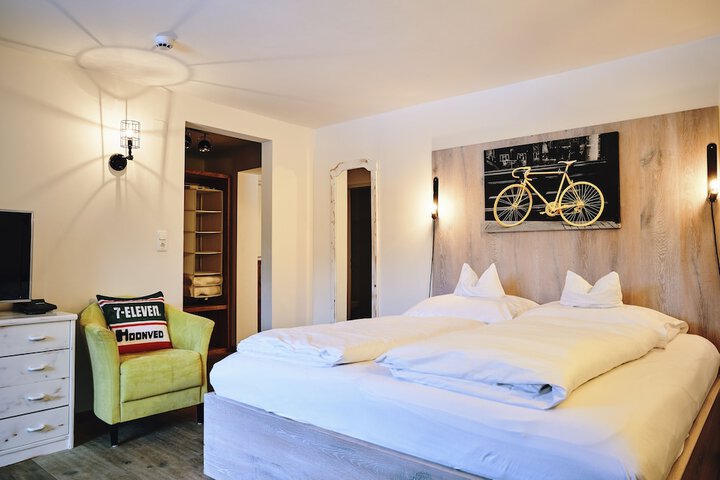 Room 3 of 54