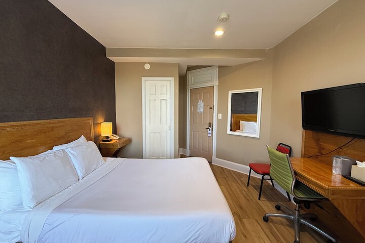 Room 10 of 66
