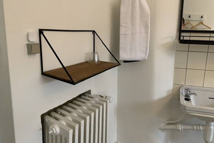 Room 6 of 47