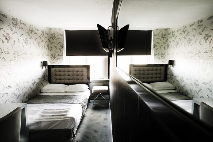 Room 15 of 38