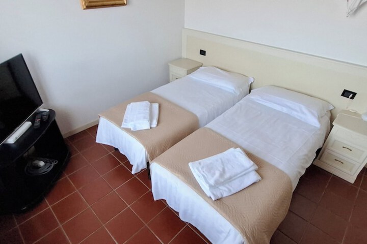 Room 15 of 39