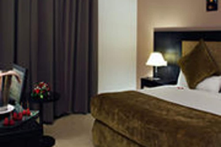 Room 7 of 80