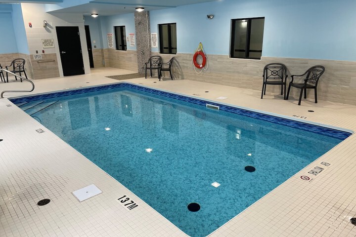 Pool Hotel