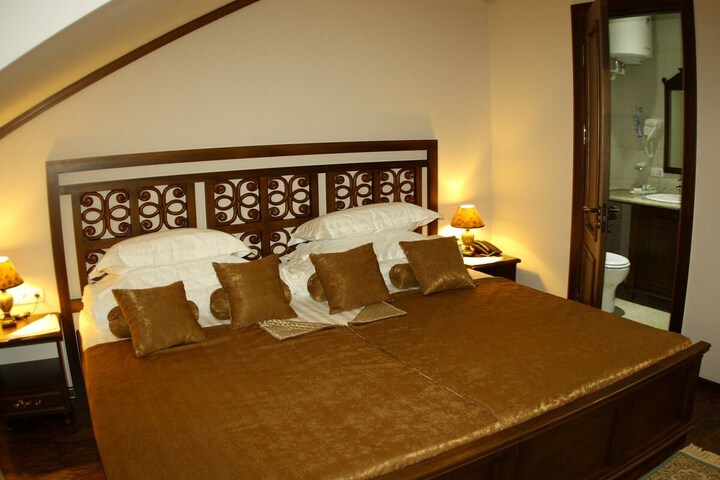 Room 20 of 86