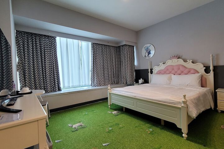 Room 26 of 50
