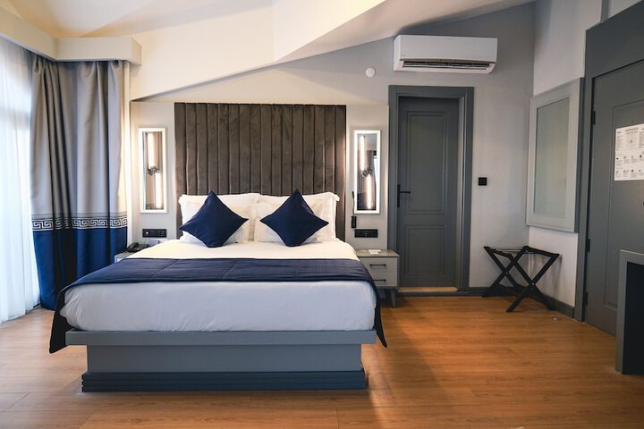 Room 10 of 25