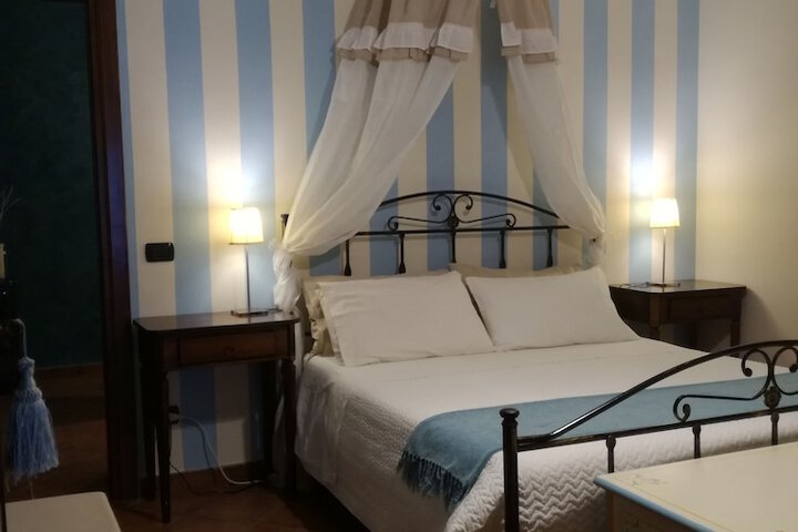 Room 12 of 26
