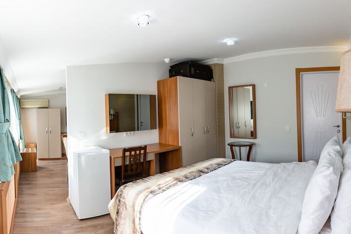 Room 9 of 40