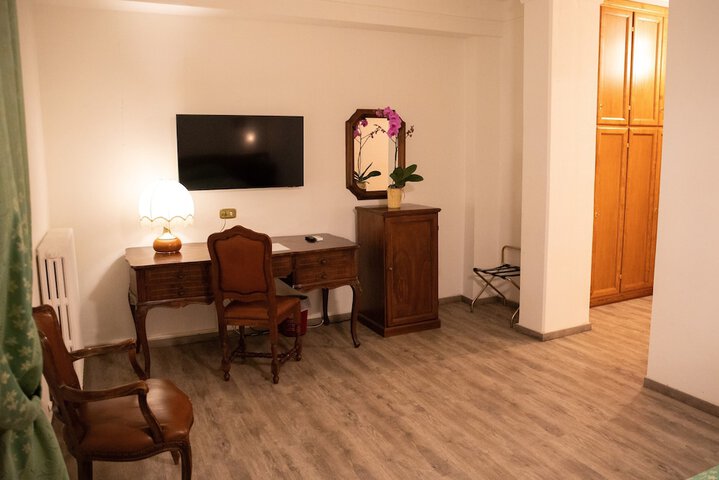 Room 9 of 36