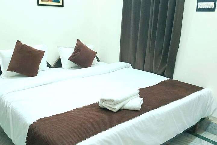 Room 9 of 24