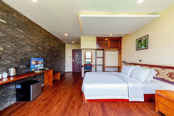 Room 28 of 63