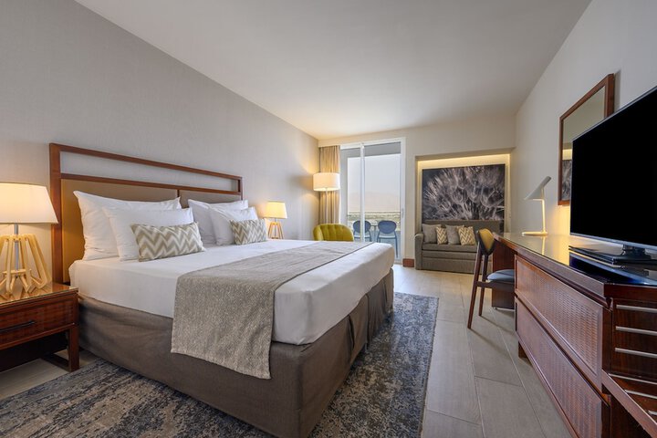 Room 42 of 145
