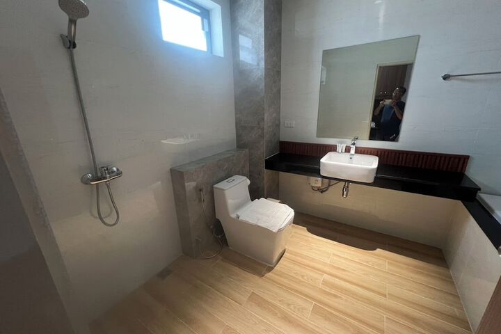 Room 10 of 12