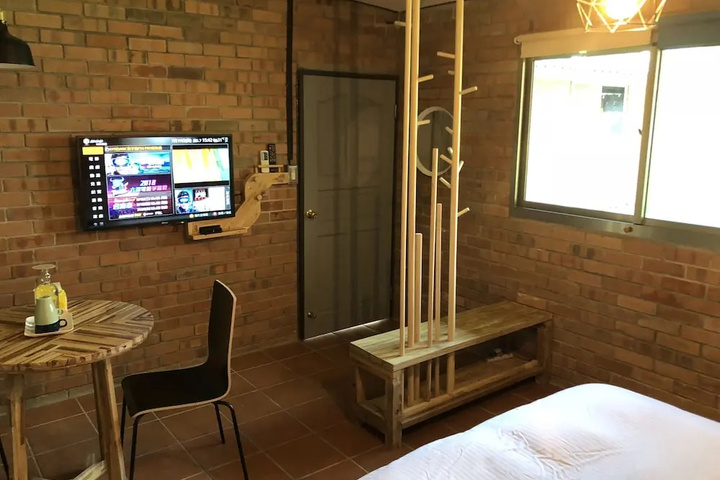 Room 4 of 13