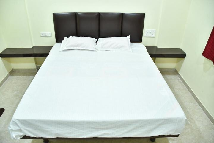 Room 4 of 7