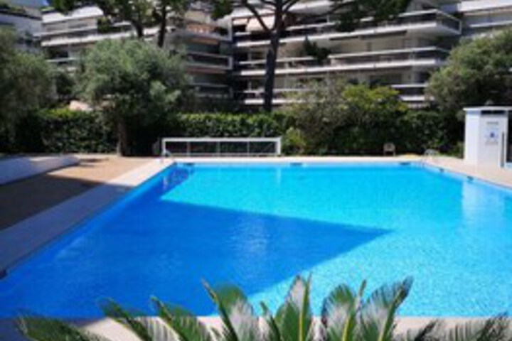 Pool 7 of 12