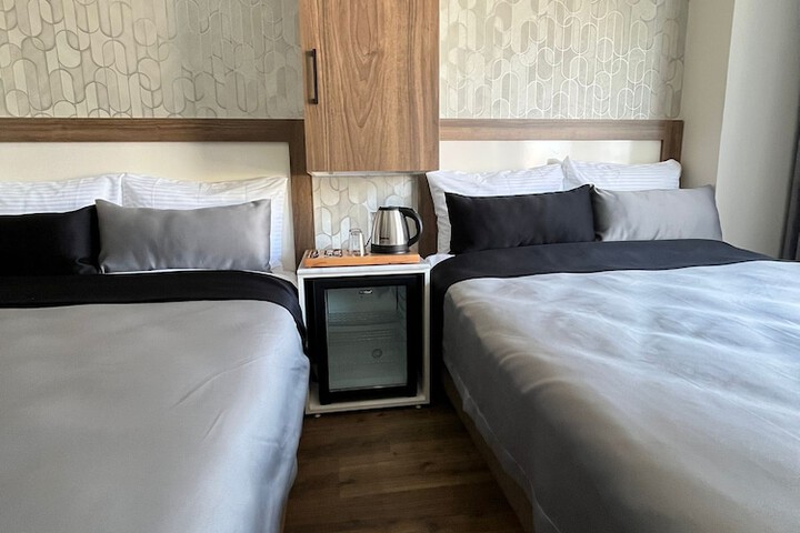 Room 10 of 20