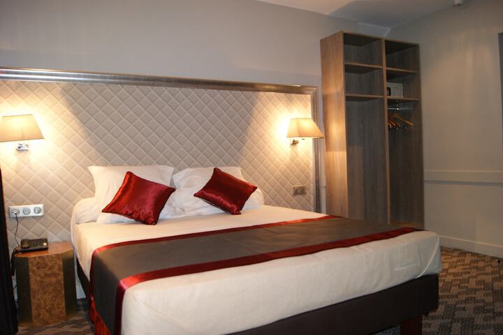 Room 12 of 50