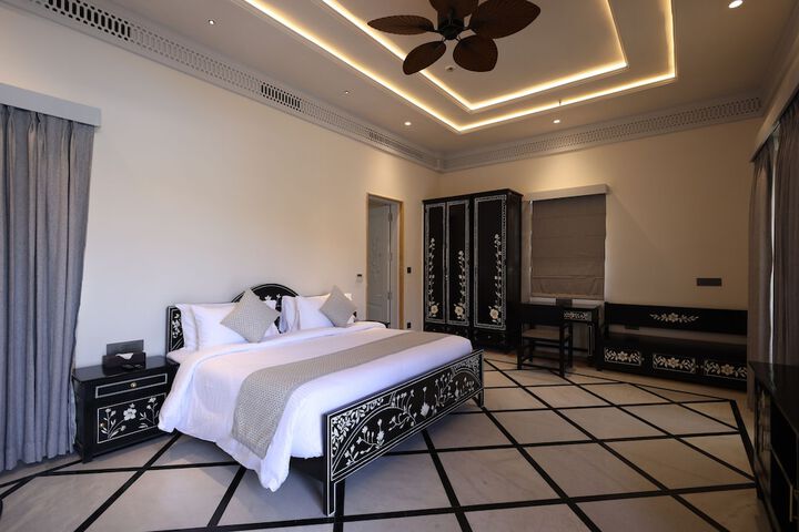 Room 27 of 43