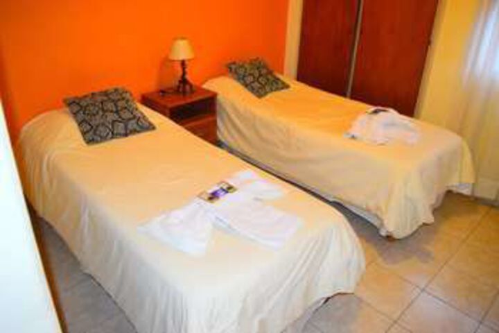 Room 6 of 8