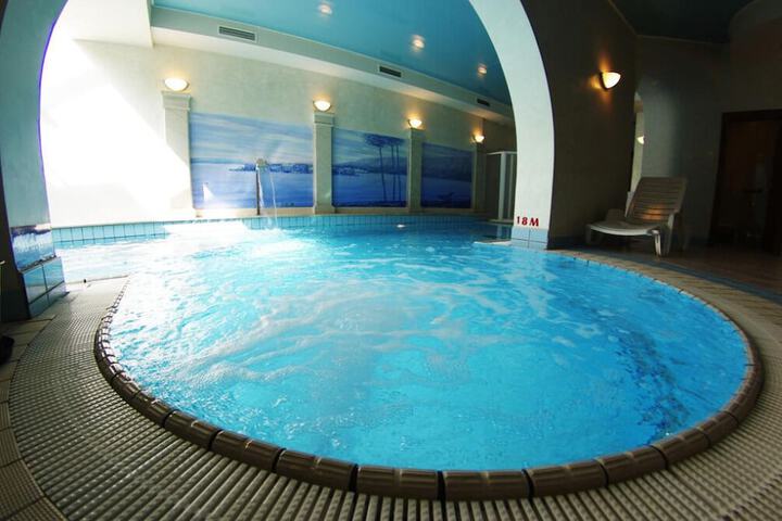 Hotel Pool