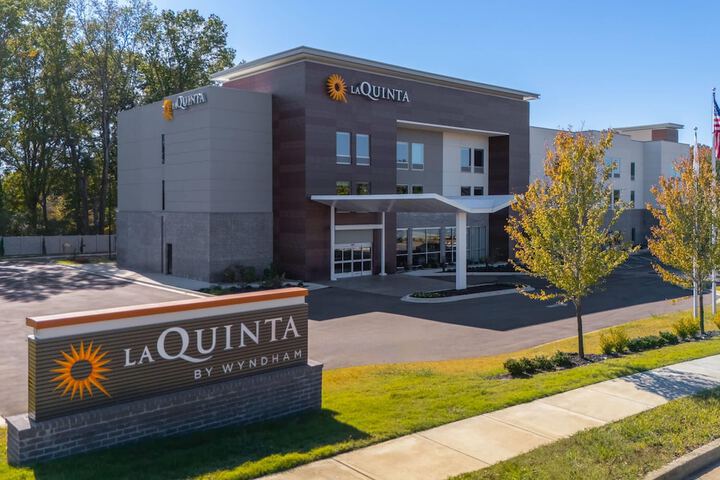 Exterior of La Quinta Inn & Suites by Wyndham Olive Branch