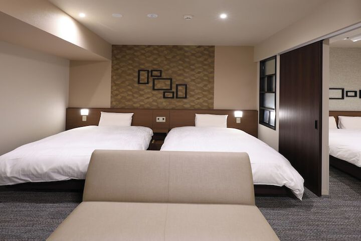Room 9 of 64
