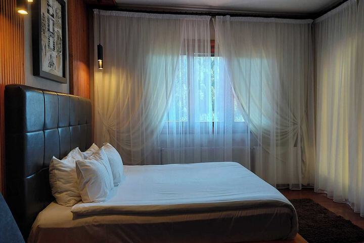 Room 17 of 47