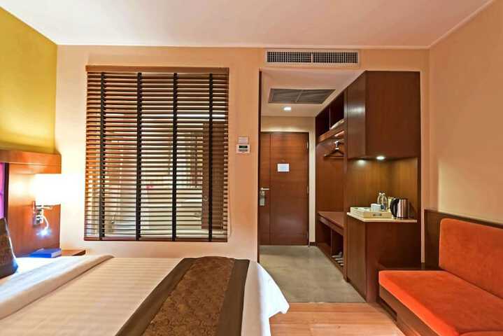 Room 17 of 31