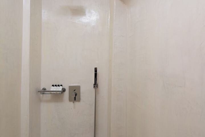 Room 35 of 74